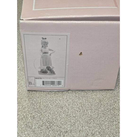 Lladro Nao "My Dog Does Tricks" figurine #0379 - Picture 4 of 5